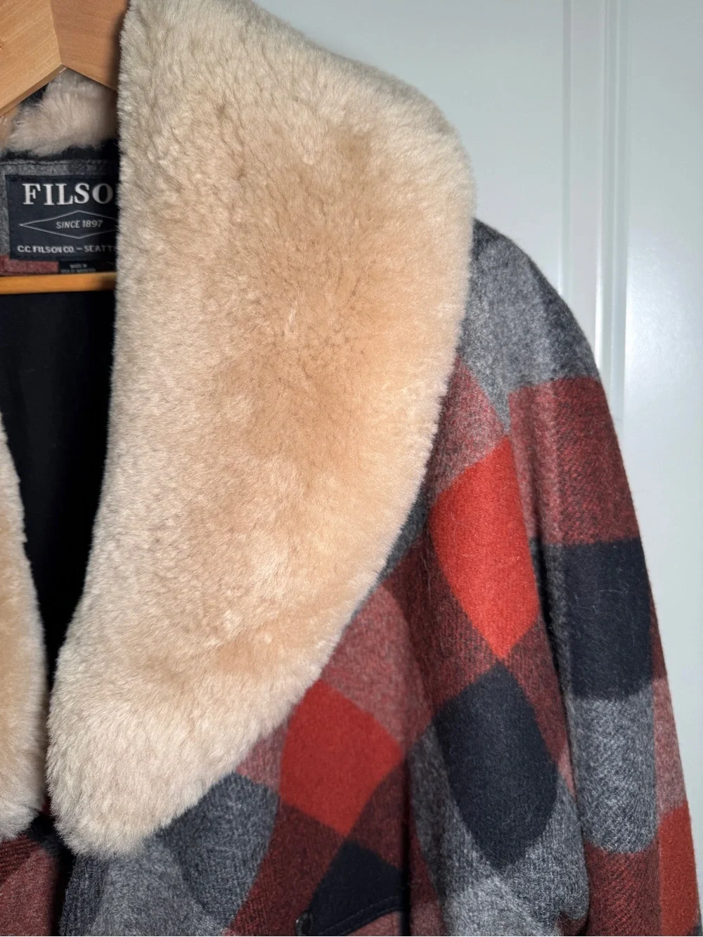 FILSON - Lined Mackinaw Wool Packer Coat in Black / Charcoal / Rust, Men’s 3XL